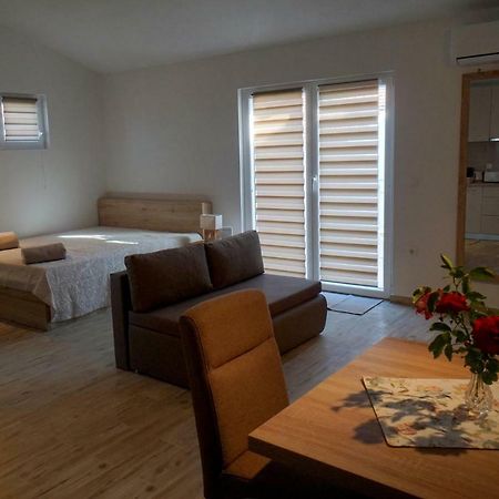 Apartments Sanja Єзера Екстер'єр фото
