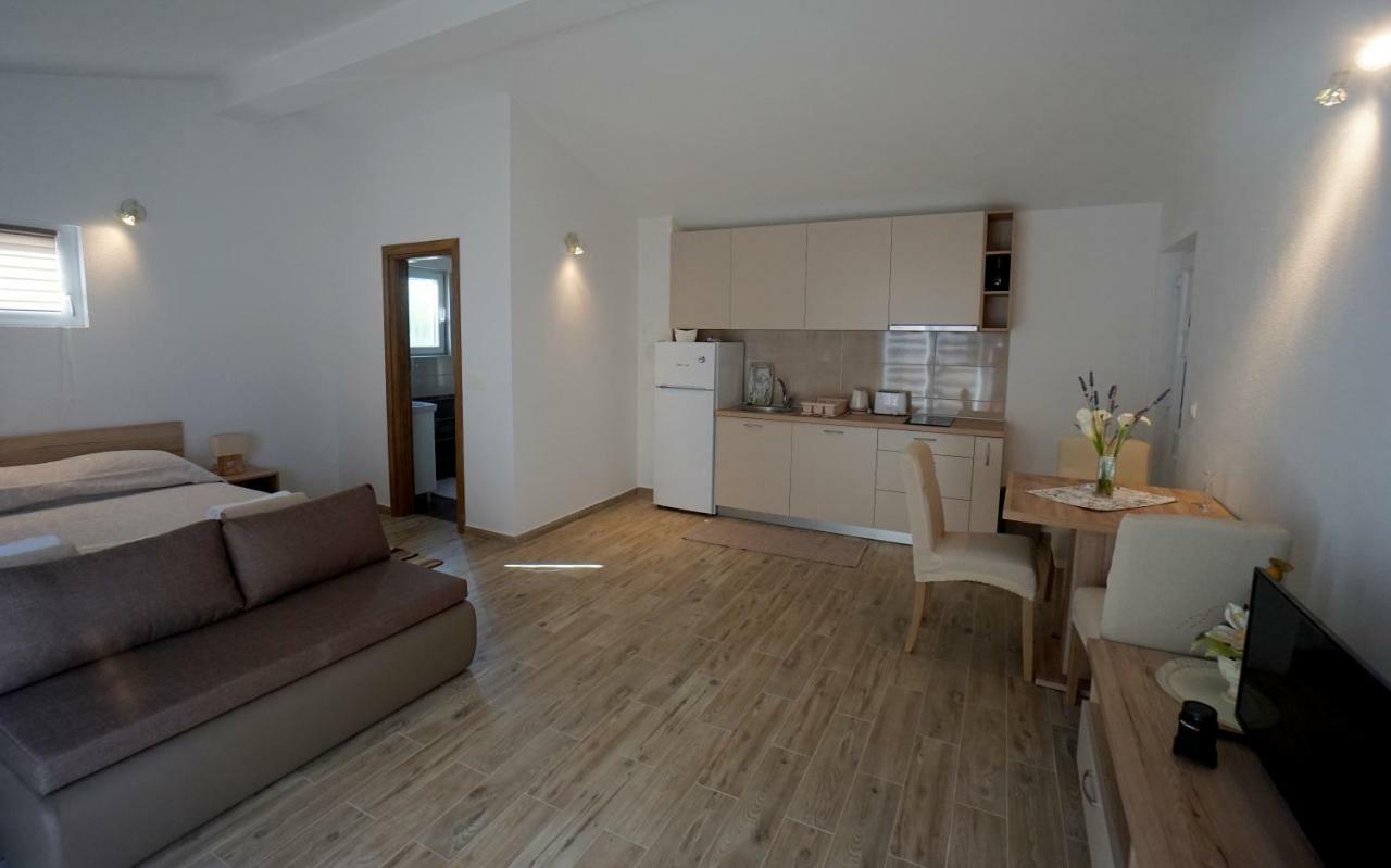 Apartments Sanja Єзера Екстер'єр фото